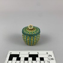 Miniature ribbon curl basket